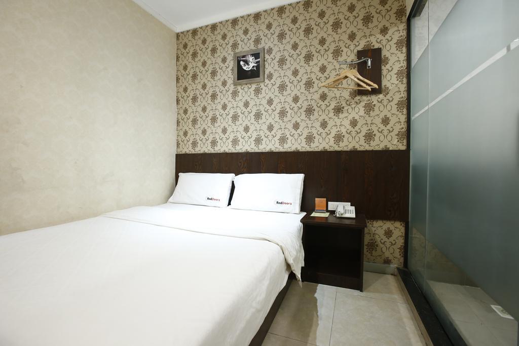 Reddoorz @ Gajah Mada Hotel Jakarta Exterior photo