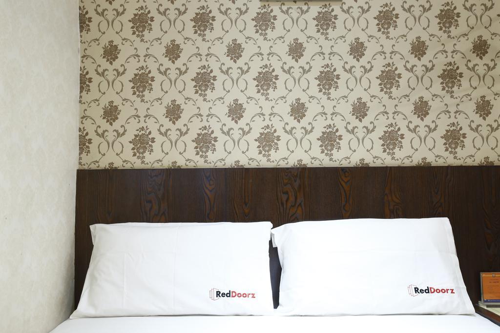 Reddoorz @ Gajah Mada Hotel Jakarta Exterior photo