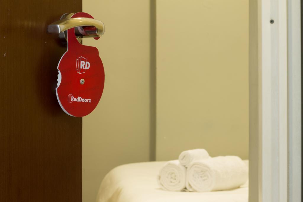 Reddoorz @ Gajah Mada Hotel Jakarta Exterior photo