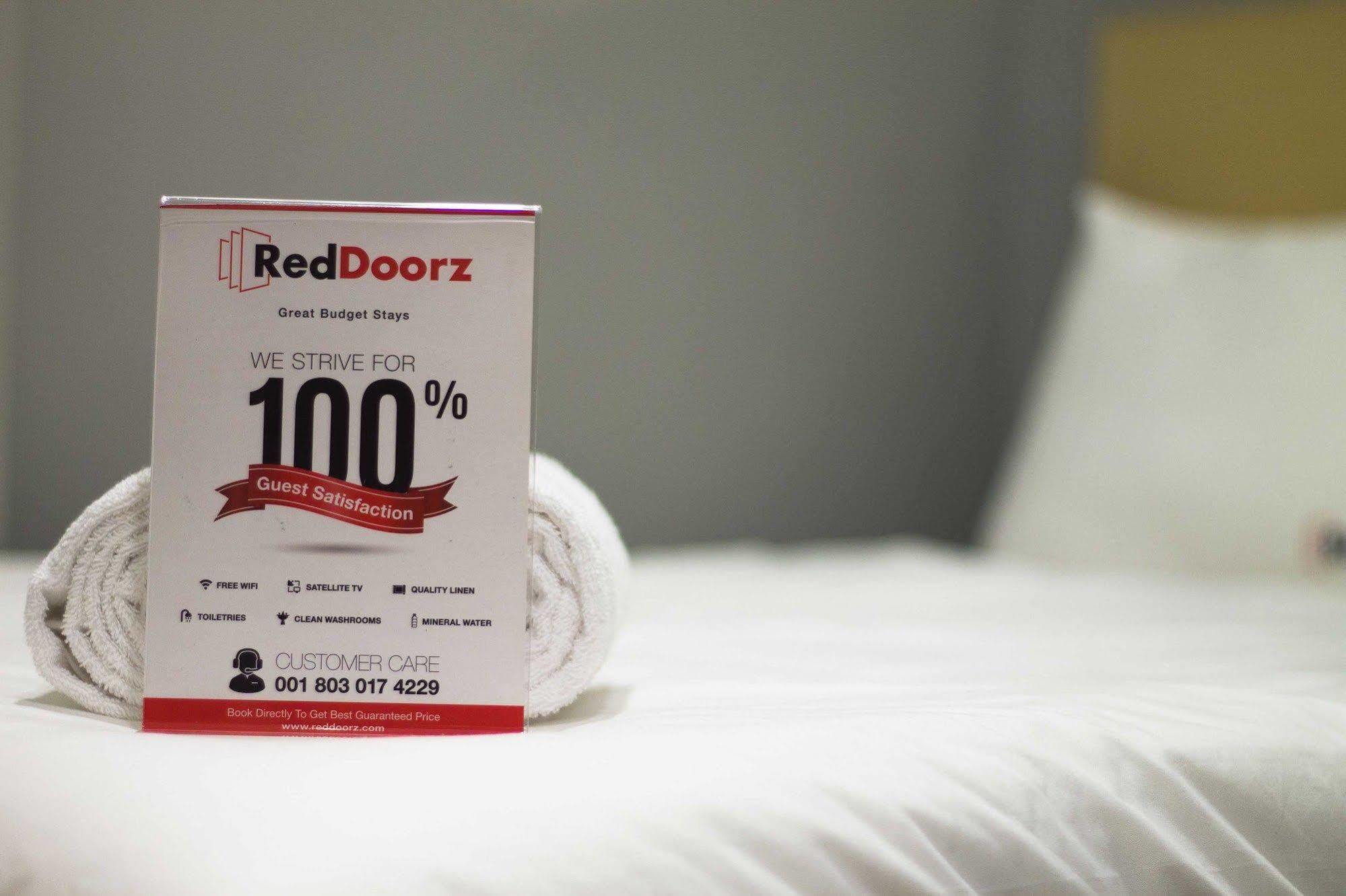 Reddoorz @ Gajah Mada Hotel Jakarta Exterior photo