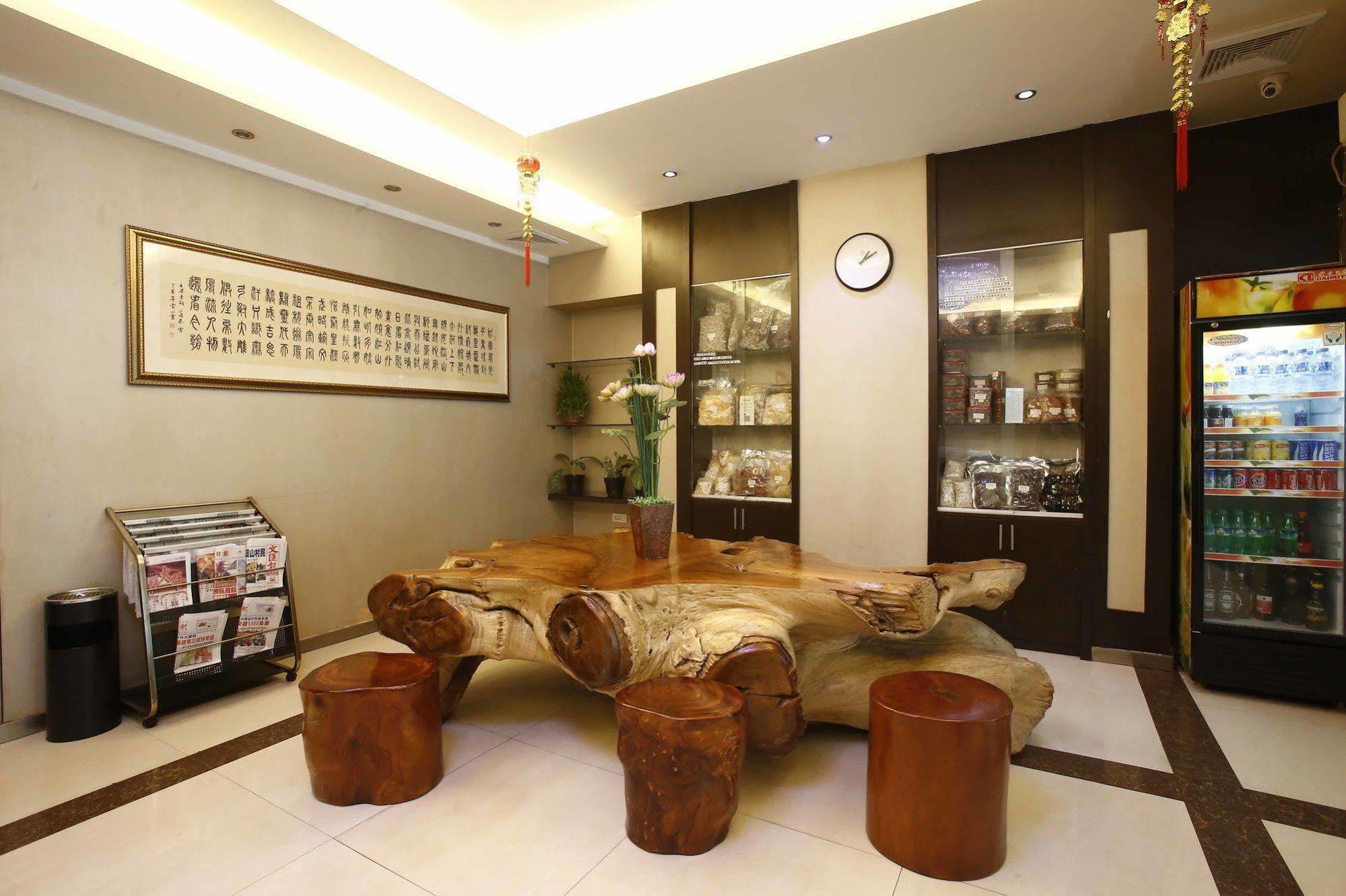 Reddoorz @ Gajah Mada Hotel Jakarta Exterior photo